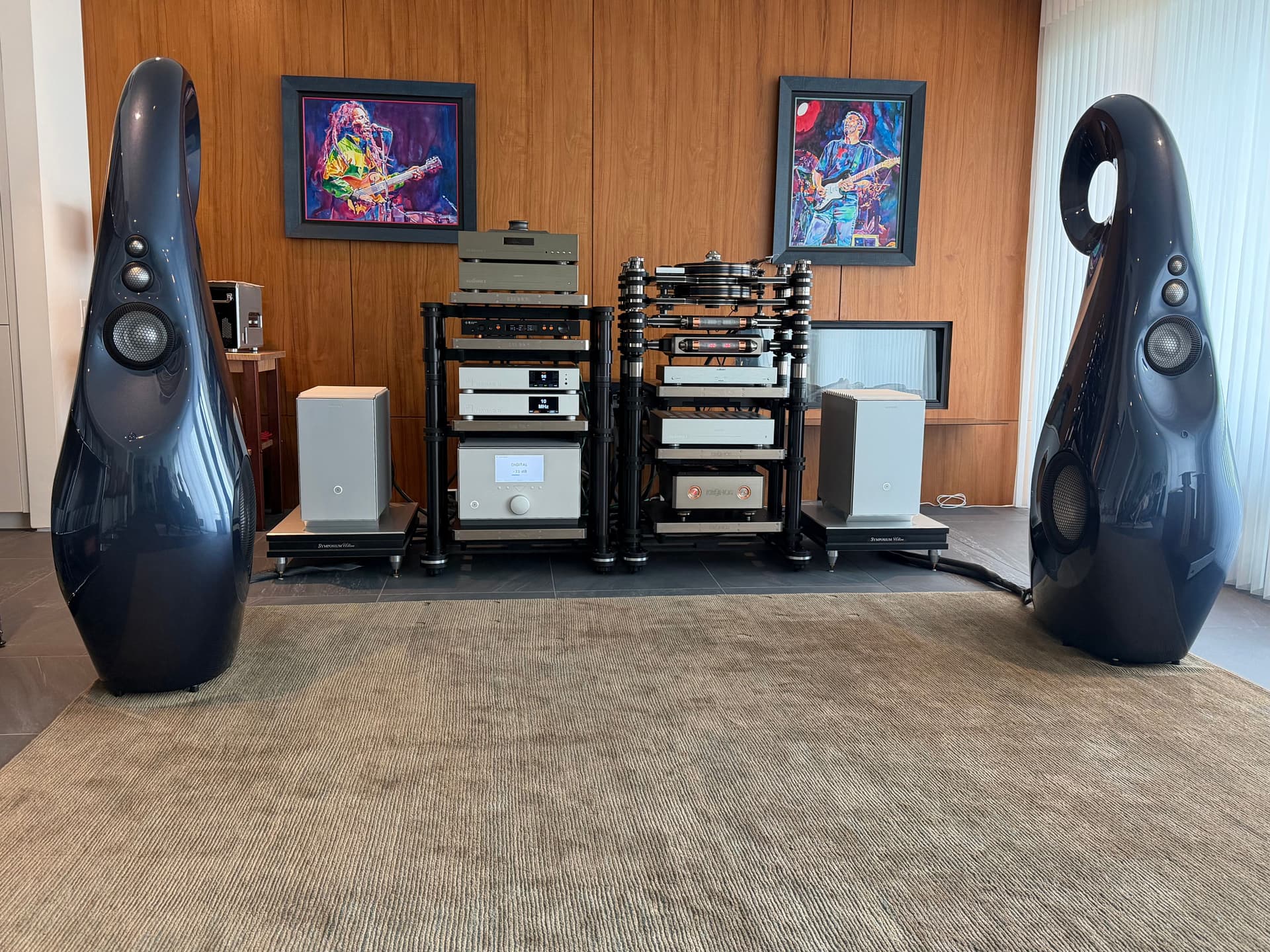 Vivid Audio GIYA G1 Spirit Cu, Audionet STERN/HEISENBERG, PLANCK/AMPERE, PRE G2/AMPERE, Master Fidelity NADAC C and NADAC D, Kronos Audio Discovery turntable and tonearm, and Kubala-Sosna Realization cables