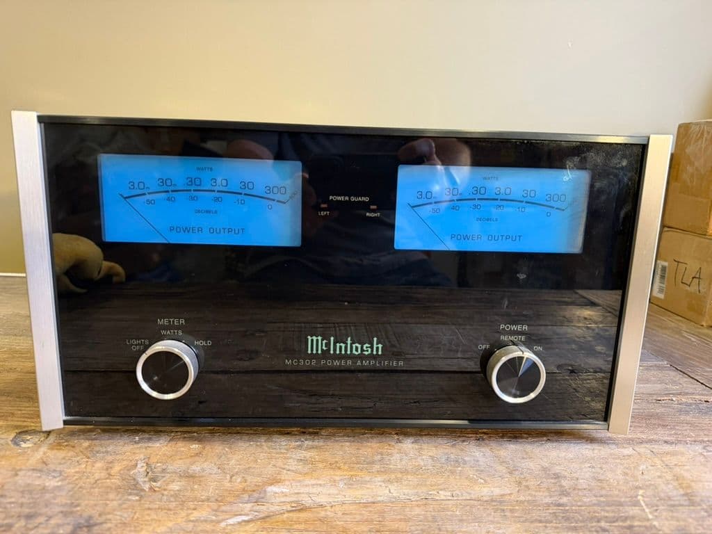 McIntosh / MC302 Power Amplifier — view 1
