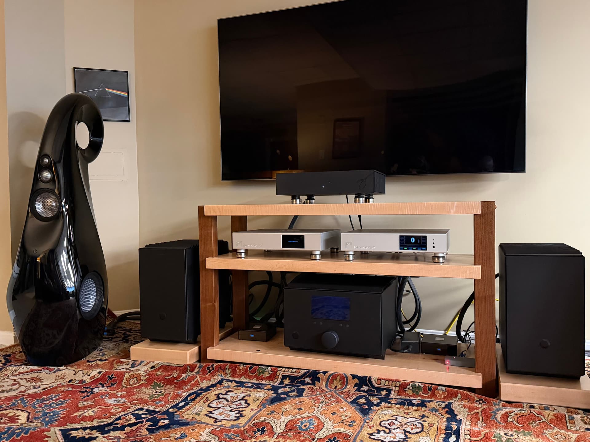 Vivid Audio GIYA G2 Cu, Audionet STERN/HEISENBERG, Master Fidelity NADAC C and NADAC D, and Kubala-Sosna Ovation cables throughout