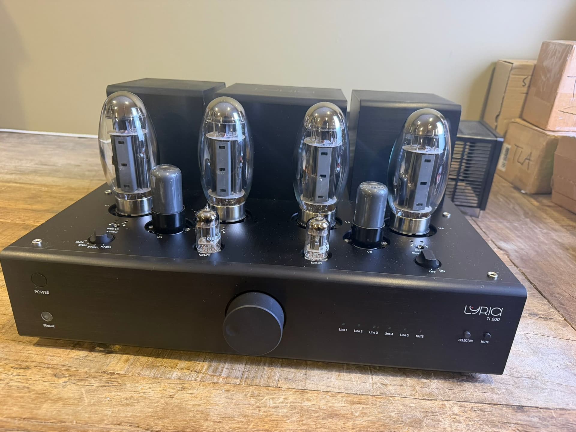 Lyric Audio / Ti200 — view 1